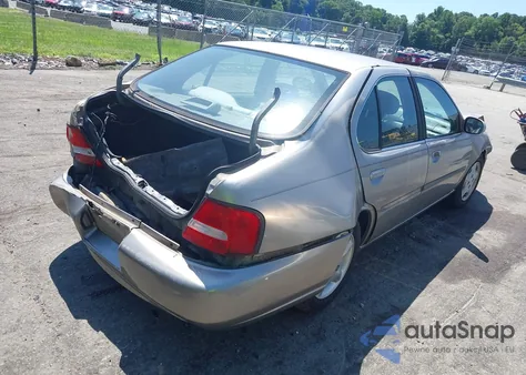 2001 Nissan Altima Gxe z USA, uszkodzony, nr VIN 1N4DL01D71C169075